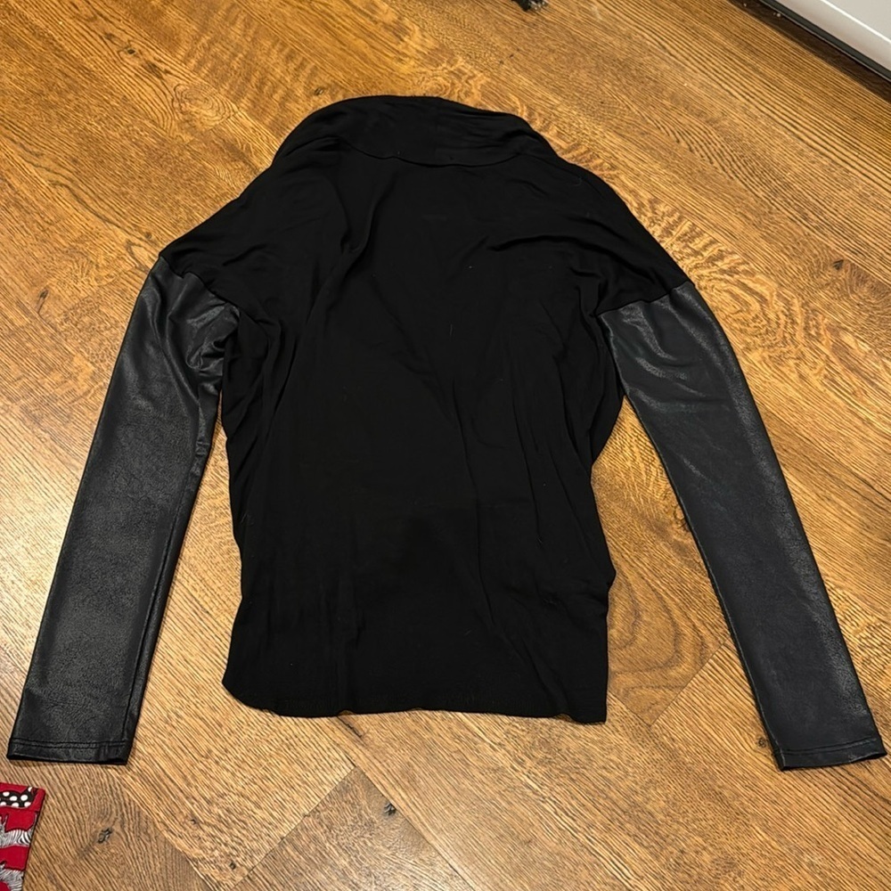 Ariella Women’s Backless Long Sleeve Tee Black Size Small